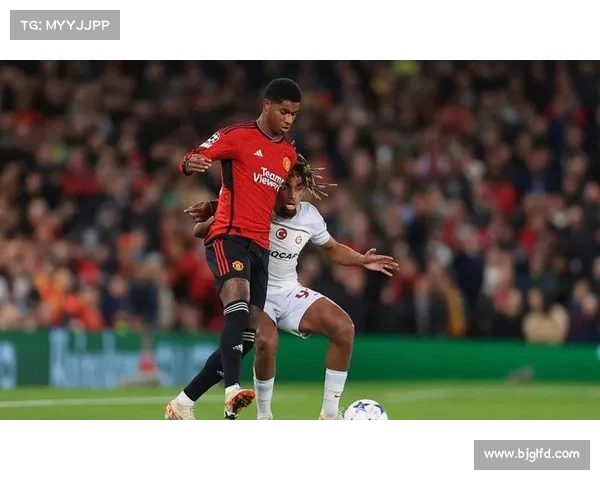 拉什福德分享与青少年球员互动瞬间 展现榜样风范激励年轻人